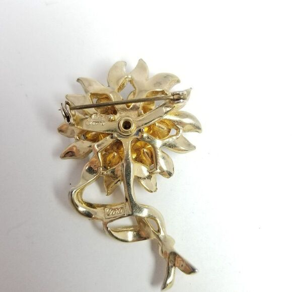 Vintage Coro Green Rhinestone Flower Shape Brooch, Gold Tone Setting, Signed - Picture 3 of 7